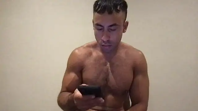 Snapshot of BigGuyMuscle chatting on May 22, 2026, 11:21 pm BigGuyMuscle online show from May 22, 2026, 11:21 pm