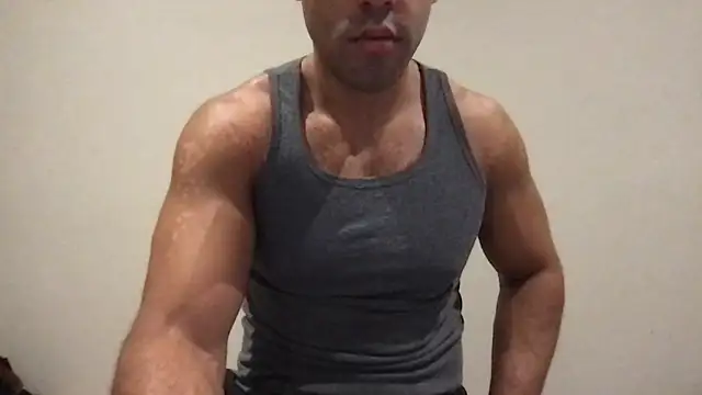 Snapshot of BigGuyMuscle chatting on June 3, 2026, 8:58 pm BigGuyMuscle online show from June 3, 2026, 8:58 pm