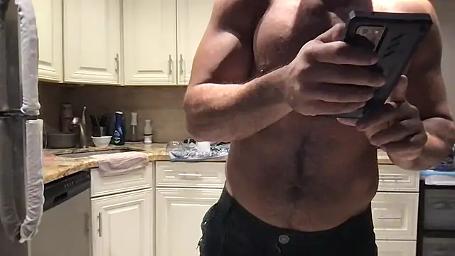 Snapshot of BigGuyMuscle chatting on June 7, 2026, 1:10 am BigGuyMuscle online show from June 7, 2026, 1:10 am