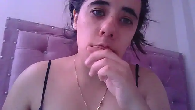 annarose19 online show from February 8, 2025, 4:47 pm