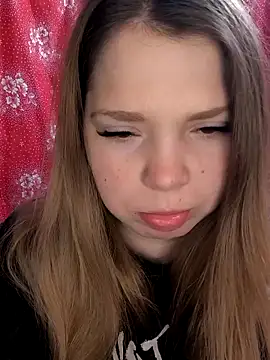 Snapshot of Zuli_Kiska chatting on February 4, 2026, 10:04 pm Zuli Kiska online show from February 4, 2026, 10:04 pm