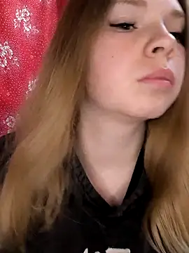 Snapshot of Zuli_Kiska chatting on February 13, 2026, 4:19 am Zuli Kiska online show from February 13, 2026, 4:19 am