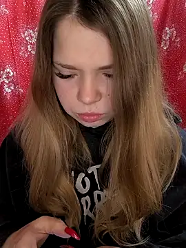 Snapshot of Zuli_Kiska chatting on February 17, 2026, 11:55 pm Zuli Kiska online show from February 17, 2026, 11:55 pm