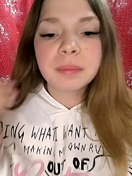 Snapshot of Zuli_Kiska chatting on February 25, 2026, 8:18 pm Zuli Kiska online show from February 25, 2026, 8:18 pm