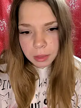 Snapshot of Zuli_Kiska chatting on February 28, 2026, 1:39 am Zuli Kiska online show from February 28, 2026, 1:39 am