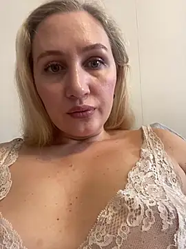 YourBlondee online show from December 20, 2024, 6:40 am