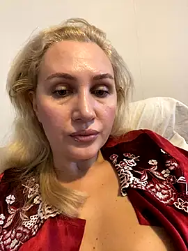 YourBlondee online show from October 31, 2025, 2:23 am