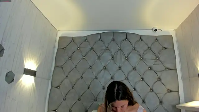 danaythamara1 online show from January 28, 2025, 5:14 pm