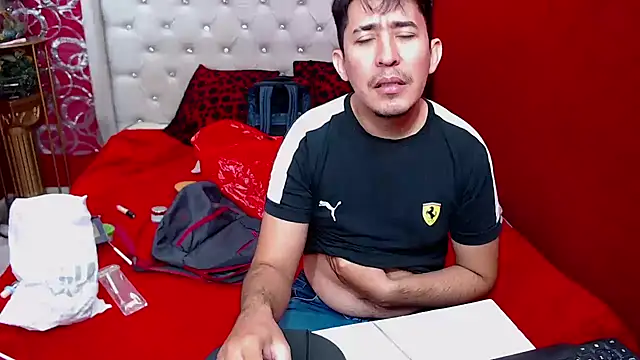 Snapshot of shannentrans chatting on November 29, 2025, 12:24 am shannentrans online show from November 29, 2025, 12:24 am