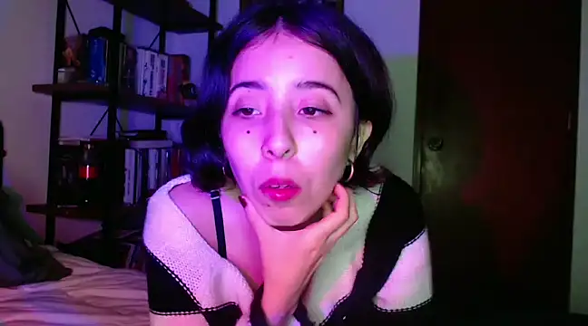 Snapshot of babyluna_8_8 chatting on March 12, 2025, 2:30 am babyluna 8 8 online show from March 12, 2025, 2:30 am