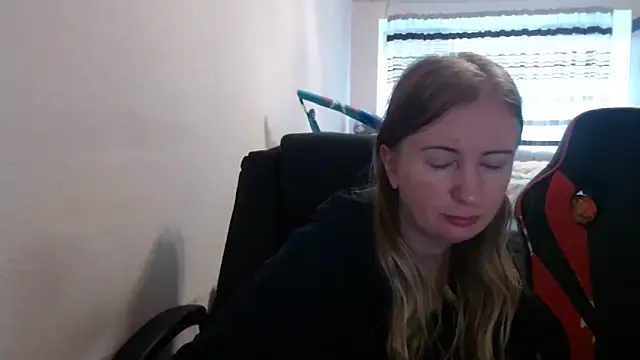 PeterAndJen online show from September 19, 2025, 6:37 am