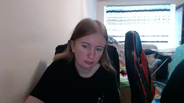 PeterAndJen online show from September 27, 2025, 6:40 am