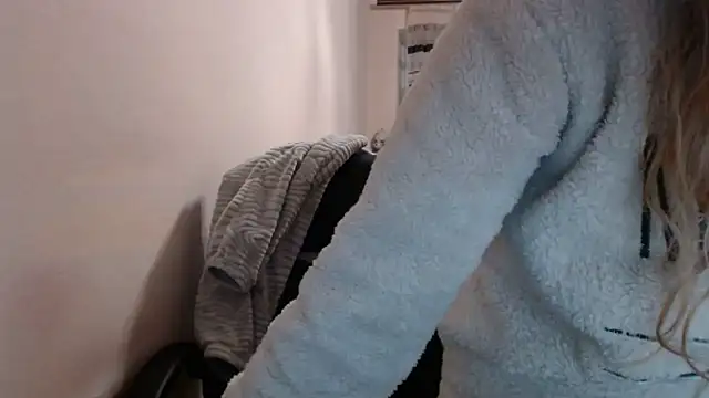 PeterAndJen online show from December 15, 2025, 8:24 pm