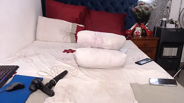 Snapshot of BootyCallEver chatting on February 19, 2025, 12:44 pm BootyCallEver online show from February 19, 2025, 12:44 pm