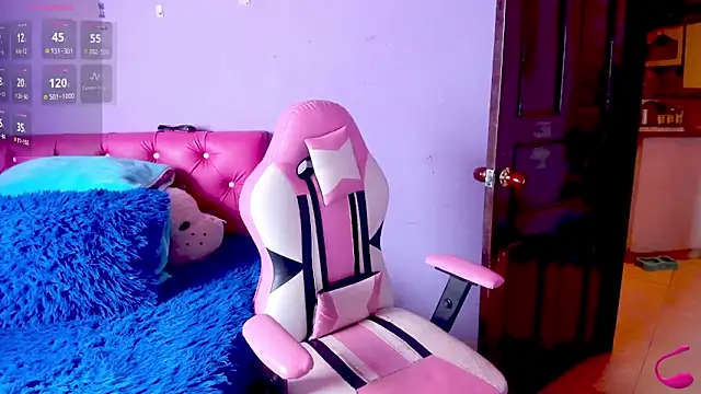 crissn0707 online show from September 15, 2025, 12:38 pm