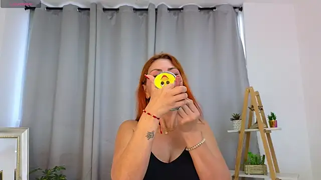 bella  adams online show from February 6, 2025, 8:02 pm