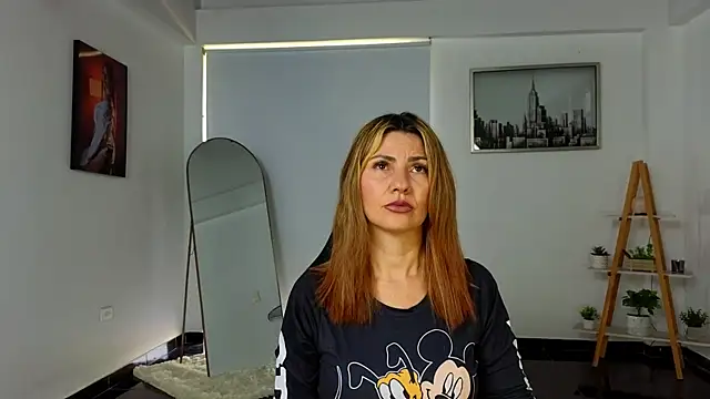 bella  adams online show from September 13, 2025, 1:55 pm