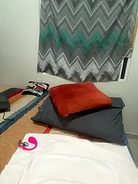 MileyGia online show from November 30, 2025, 12:47 am