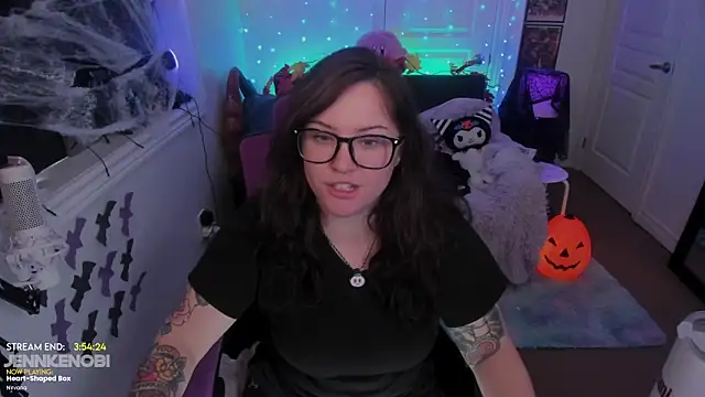 JennKenobi online show from October 28, 2025, 2:42 pm