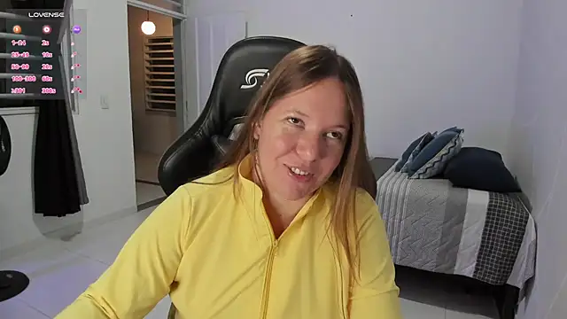 Snapshot of tamy_shine87 chatting on December 23, 2025, 2:20 am tamy shine87 online show from December 23, 2025, 2:20 am