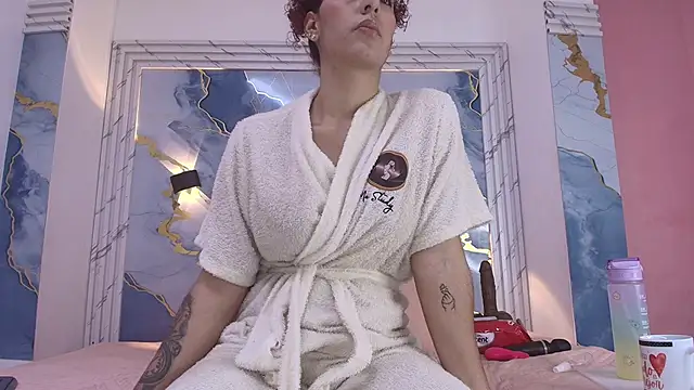 lorrayne  online show from September 22, 2025, 12:07 pm