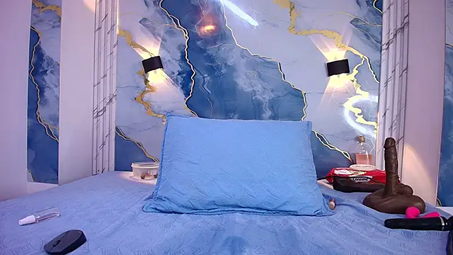 lorrayne  online show from September 23, 2025, 12:19 pm