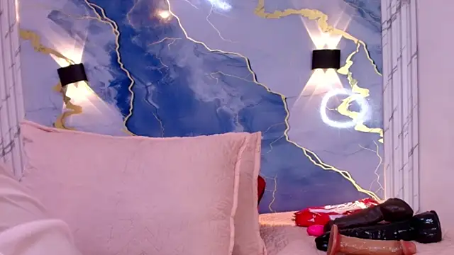 lorrayne  online show from October 8, 2025, 12:14 pm