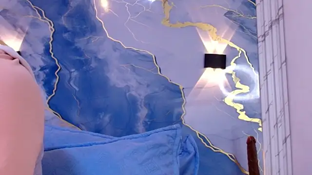 lorrayne  online show from October 11, 2025, 12:04 pm