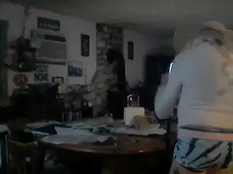 Snapshot of CROSSCOUNTRY1 chatting on December 11, 2024, 10:38 pm CROSSCOUNTRY1 online show from December 11, 2024, 10:38 pm