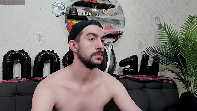 Dylan Best online show from October 31, 2025, 1:17 am