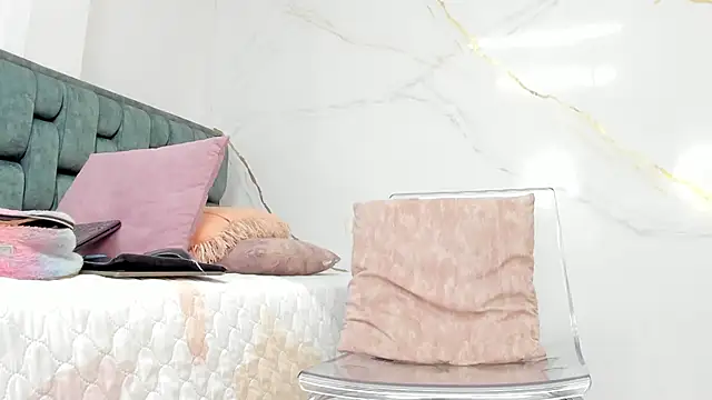 IsiisLovei online show from September 20, 2025, 2:29 pm