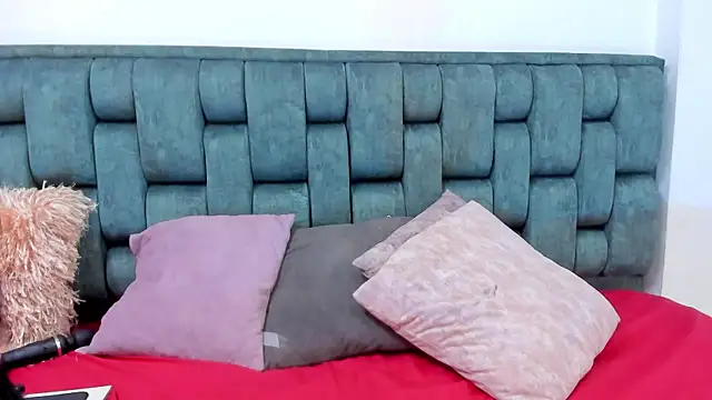 IsiisLovei online show from November 27, 2025, 2:41 pm