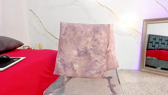 IsiisLovei online show from December 19, 2025, 12:34 pm