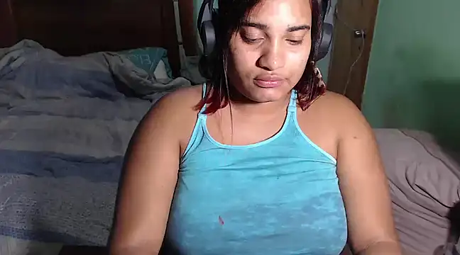 Snapshot of Hilarybunnyy chatting on March 6, 2025, 12:32 am Hilarybunnyy online show from March 6, 2025, 12:32 am