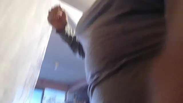 Snapshot of Hilarybunnyy chatting on October 30, 2025, 4:30 pm Hilarybunnyy online show from October 30, 2025, 4:30 pm