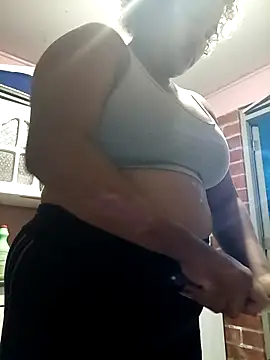 Snapshot of Hilarybunnyy chatting on February 24, 2026, 11:58 pm Hilarybunnyy online show from February 24, 2026, 11:58 pm