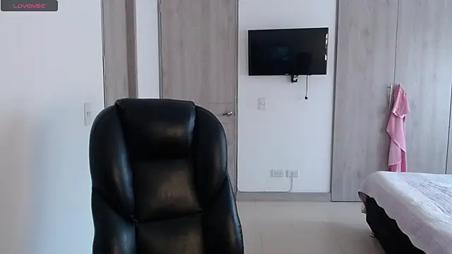 Snapshot of numberfav8 chatting on December 27, 2024, 8:18 pm numberfav8 online show from December 27, 2024, 8:18 pm