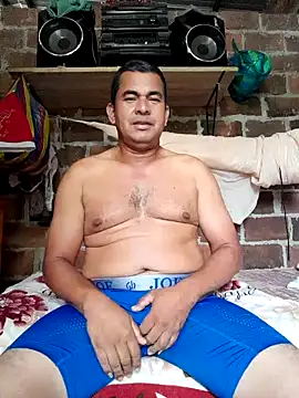 Snapshot of axomen chatting on December 15, 2024, 6:48 pm axomen online show from December 15, 2024, 6:48 pm