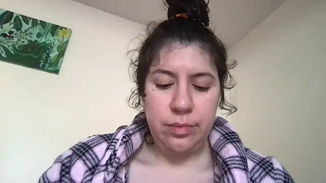 Snapshot of HYPHYtype chatting on October 29, 2025, 6:20 pm HYPHYtype online show from October 29, 2025, 6:20 pm