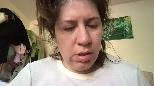 Snapshot of HYPHYtype chatting on November 9, 2025, 6:50 pm HYPHYtype online show from November 9, 2025, 6:50 pm