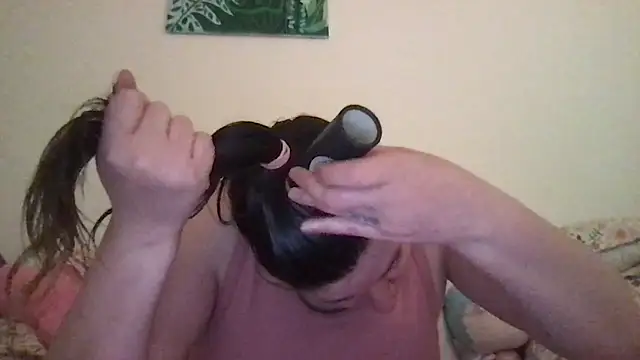 Snapshot of HYPHYtype chatting on November 15, 2025, 9:32 pm HYPHYtype online show from November 15, 2025, 9:32 pm