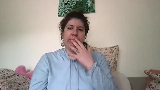 Snapshot of HYPHYtype chatting on November 16, 2025, 7:41 pm HYPHYtype online show from November 16, 2025, 7:41 pm