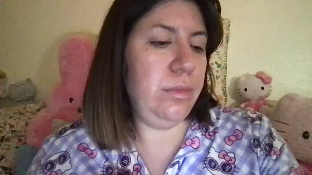 Snapshot of HYPHYtype chatting on November 18, 2025, 10:31 am HYPHYtype online show from November 18, 2025, 10:31 am