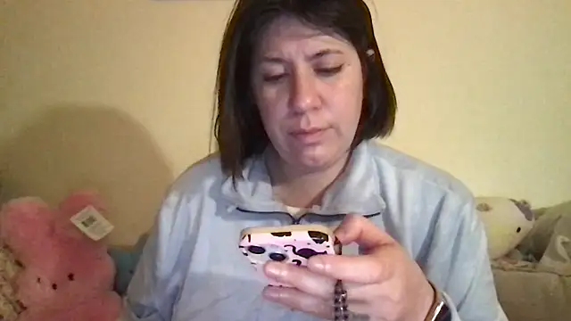 Snapshot of HYPHYtype chatting on November 29, 2025, 6:38 am HYPHYtype online show from November 29, 2025, 6:38 am