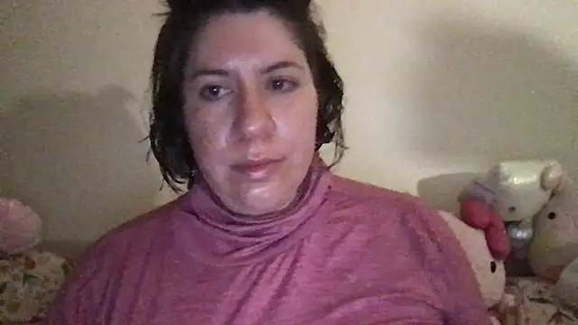 Snapshot of HYPHYtype chatting on February 11, 2026, 5:23 am HYPHYtype online show from February 11, 2026, 5:23 am