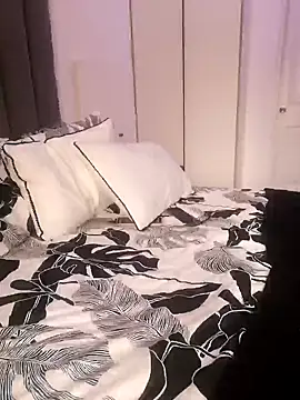 CuteHoney92 online show from April 1, 2026, 1:23 pm