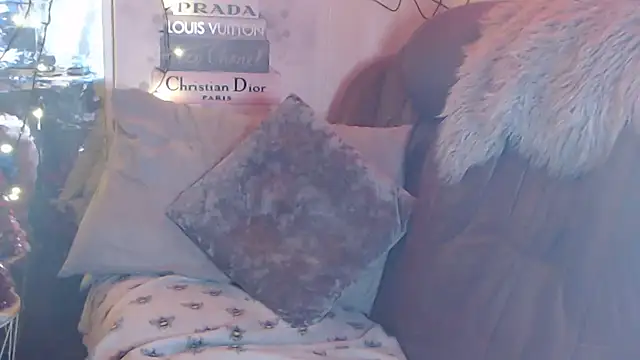 sexychazza16 online show from December 22, 2025, 8:50 pm