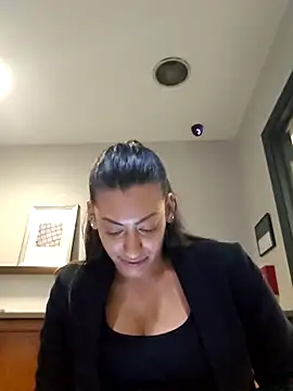 Snapshot of Nikkierosee chatting on March 15, 2025, 10:33 pm Nikkierosee online show from March 15, 2025, 10:33 pm