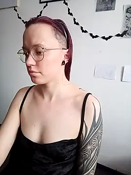 Snapshot of Aelita_bb chatting on February 24, 2025, 1:21 pm Aelita bb online show from February 24, 2025, 1:21 pm