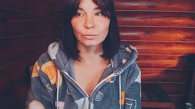 Snapshot of Platina_Fox chatting on October 5, 2025, 6:34 am Platina Fox online show from October 5, 2025, 6:34 am